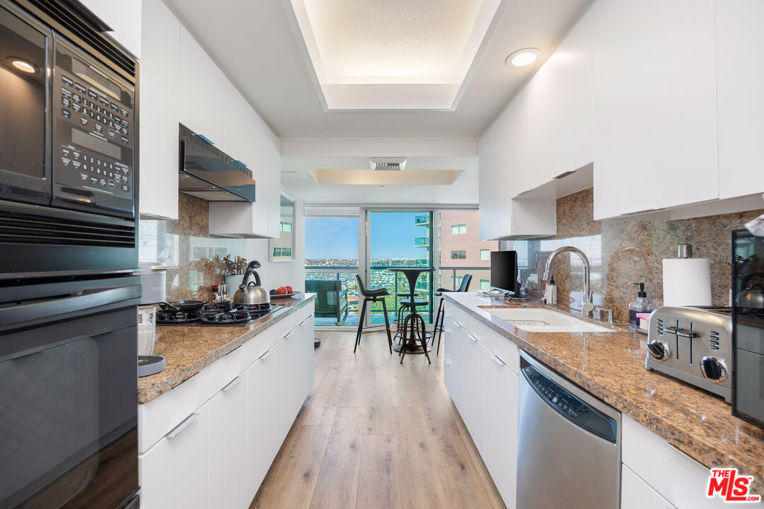 13600 Marina Pointe Dr Unit: 901