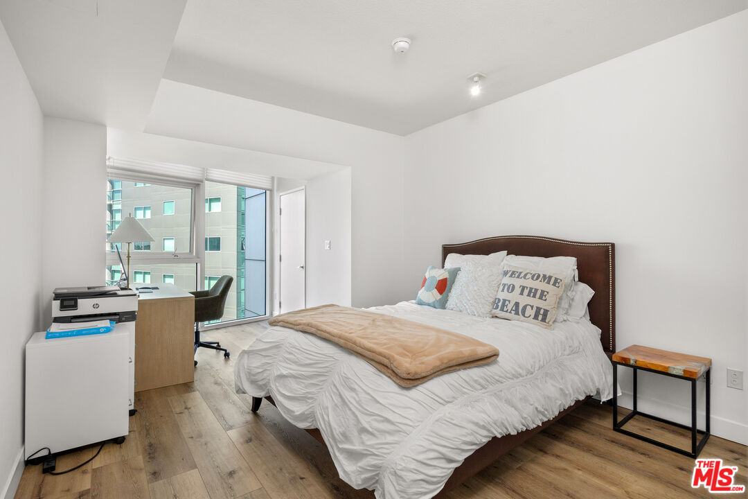 13600 Marina Pointe Dr Unit: 901