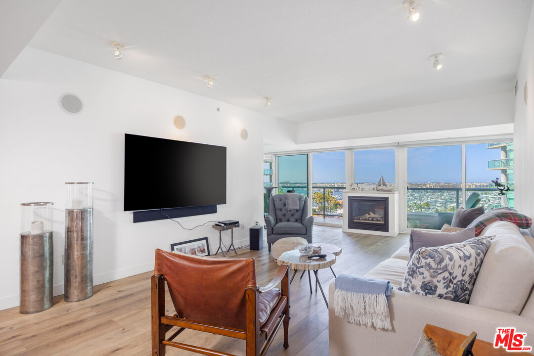13600 Marina Pointe Dr Unit: 901