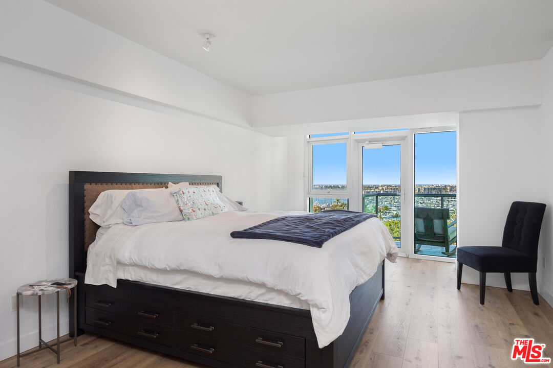 13600 Marina Pointe Dr Unit: 901