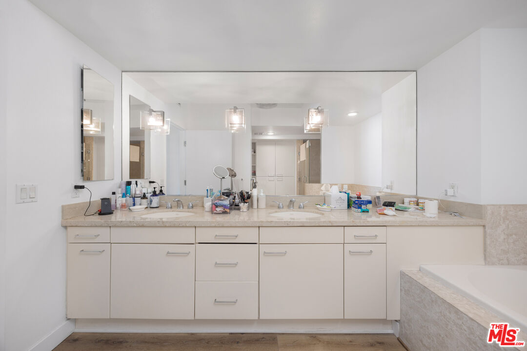 13600 Marina Pointe Dr Unit: 901