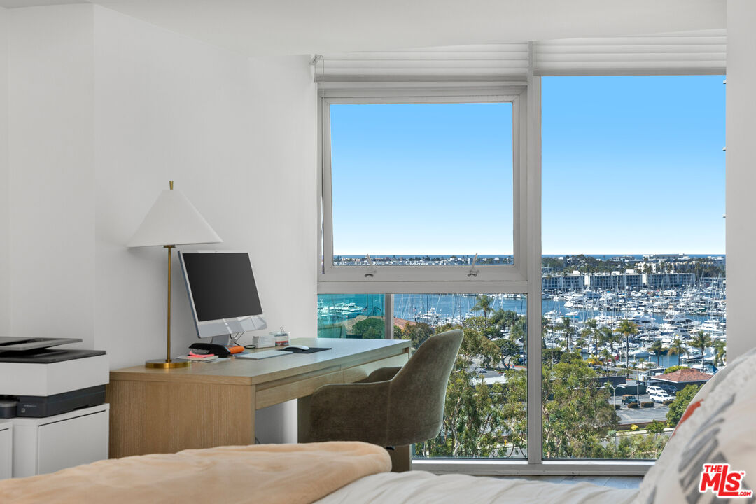 13600 Marina Pointe Dr Unit: 901