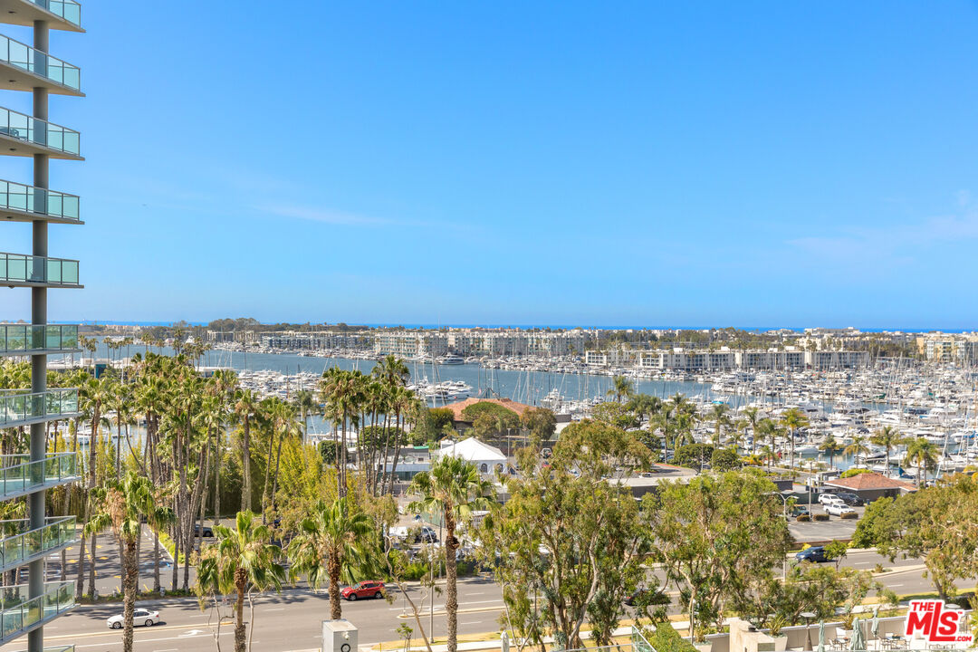 13600 Marina Pointe Dr Unit: 901
