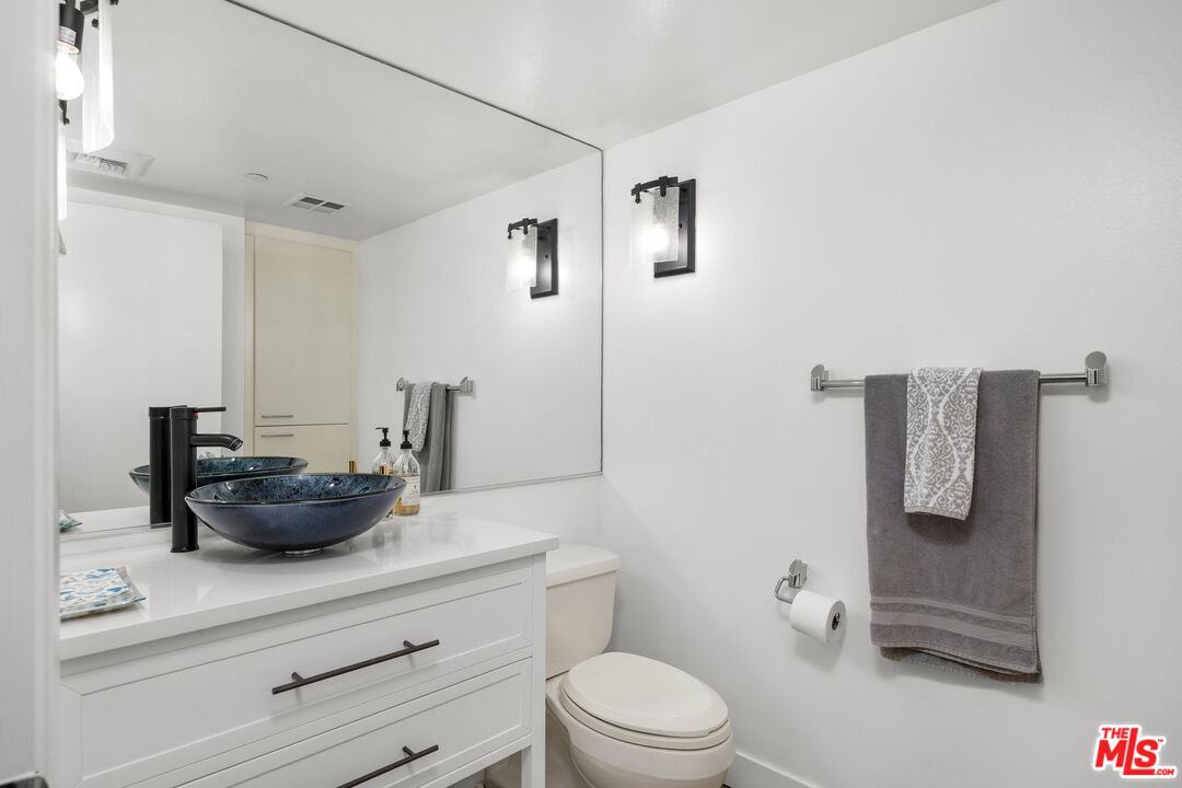13600 Marina Pointe Dr Unit: 901