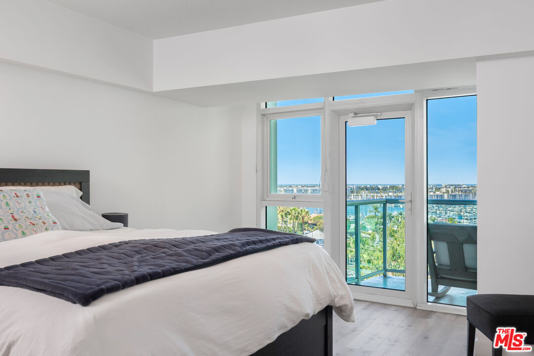 13600 Marina Pointe Dr Unit: 901