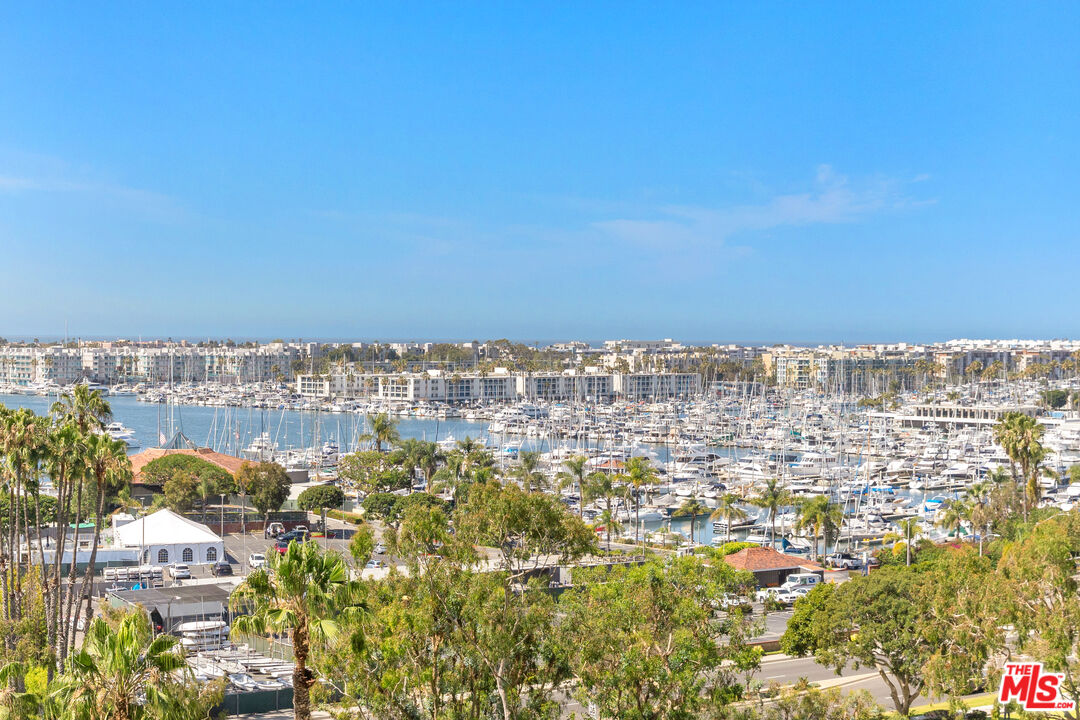 13600 Marina Pointe Dr Unit: 901