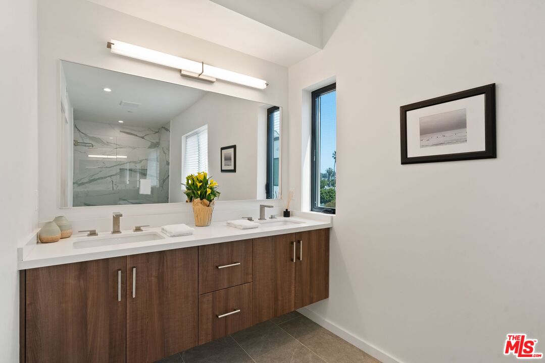 3810 S Verona Ct