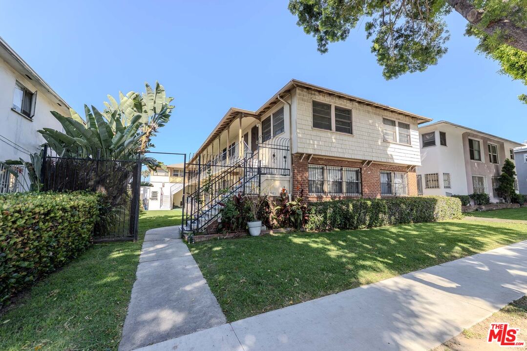 3821 Lockland Dr