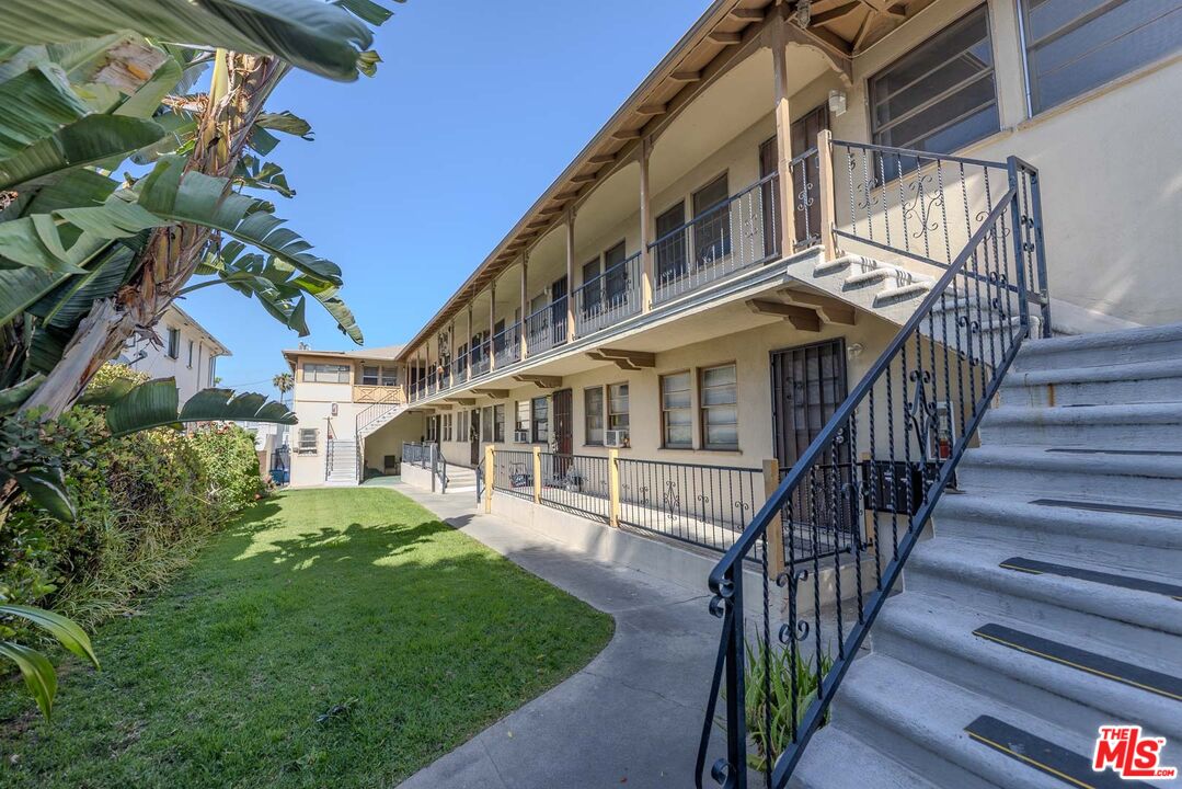 3821 Lockland Dr