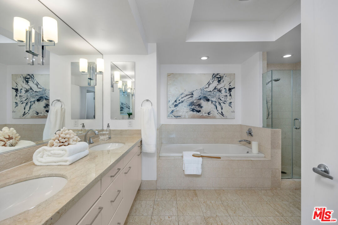 13600 Marina Pointe Dr Unit: 1507
