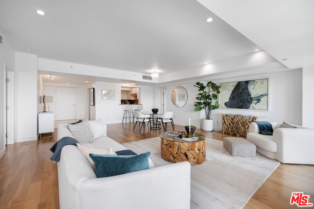 13600 Marina Pointe Dr Unit: 1507