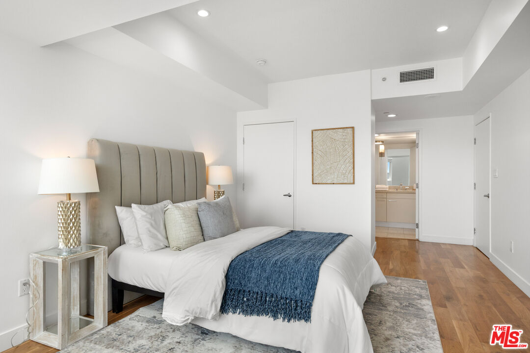 13600 Marina Pointe Dr Unit: 1507