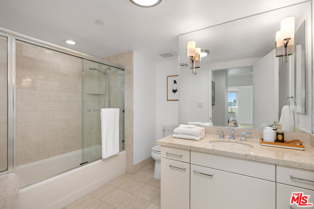 13600 Marina Pointe Dr Unit: 1507