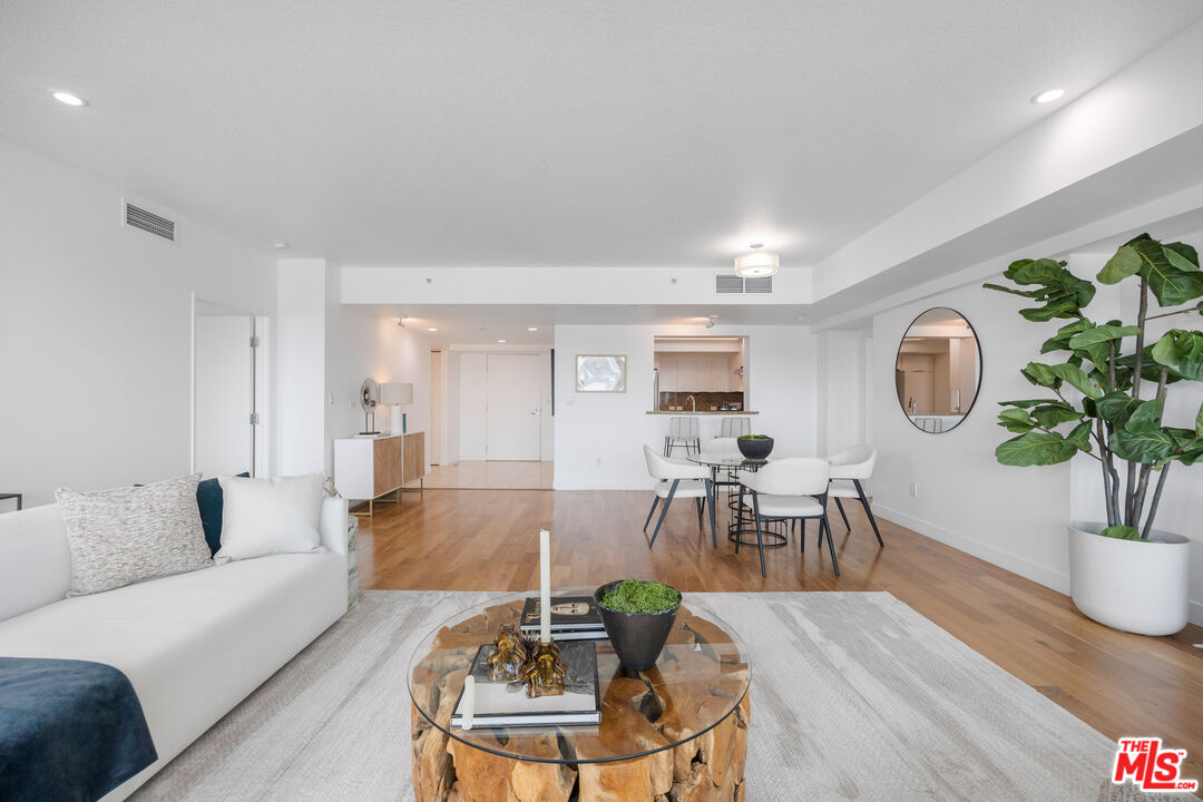 13600 Marina Pointe Dr Unit: 1507