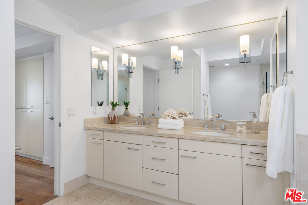 13600 Marina Pointe Dr Unit: 1507