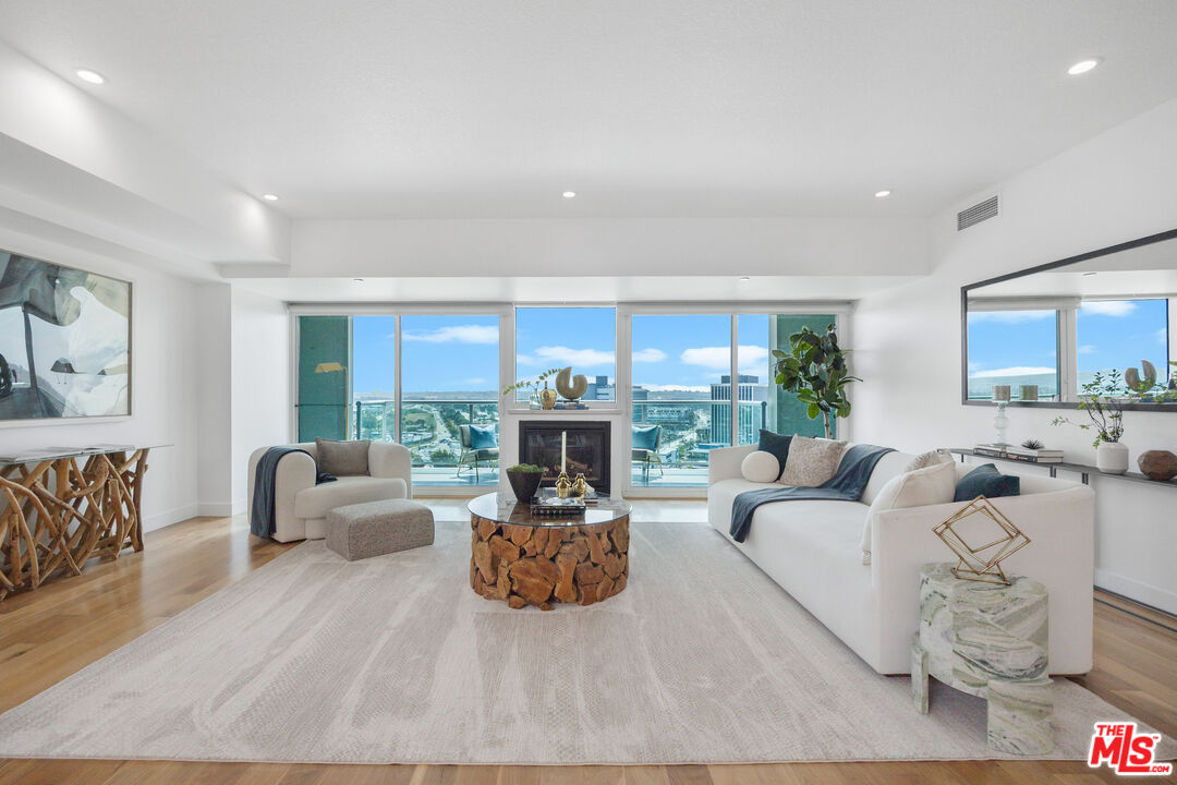 13600 Marina Pointe Dr Unit: 1507