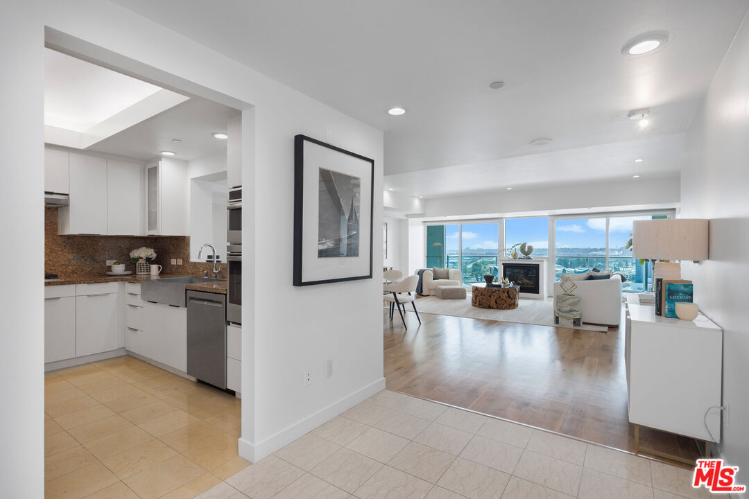 13600 Marina Pointe Dr Unit: 1507