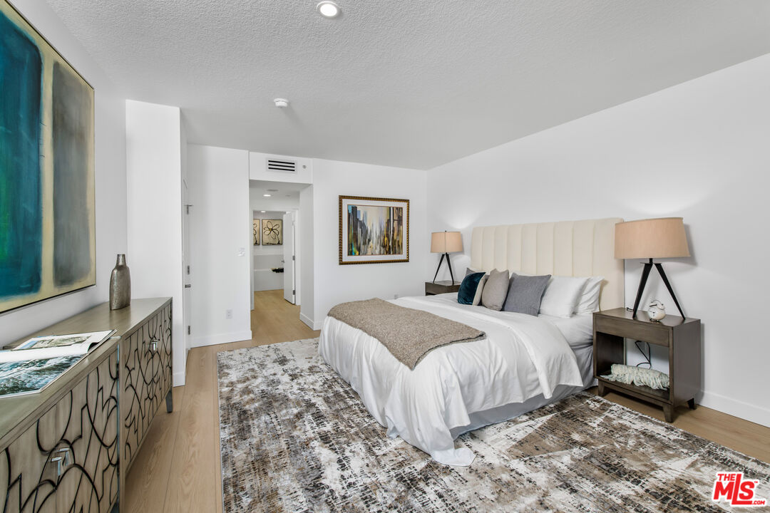 13600 Marina Pointe Dr Unit: 705