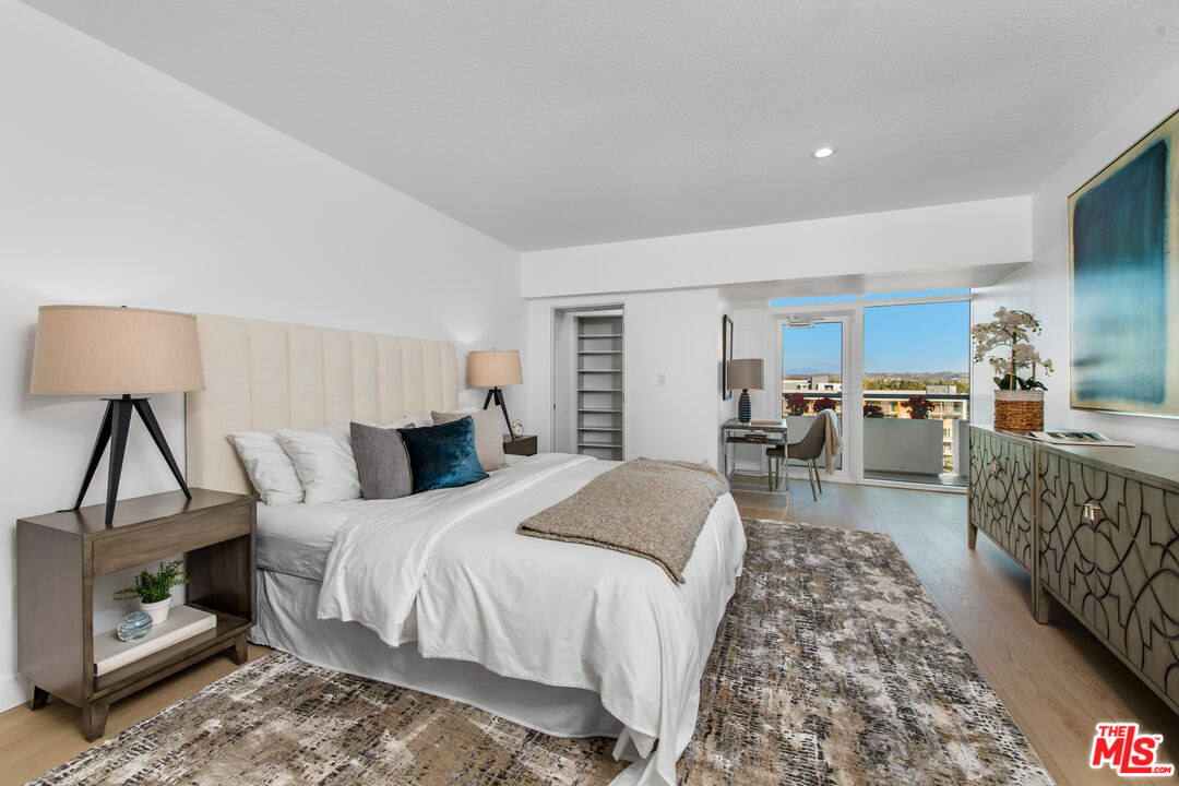 13600 Marina Pointe Dr Unit: 705