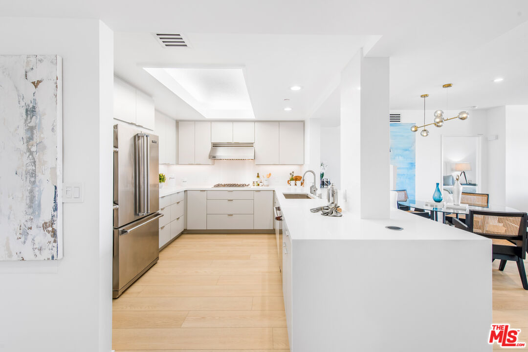 13600 Marina Pointe Dr Unit: 705