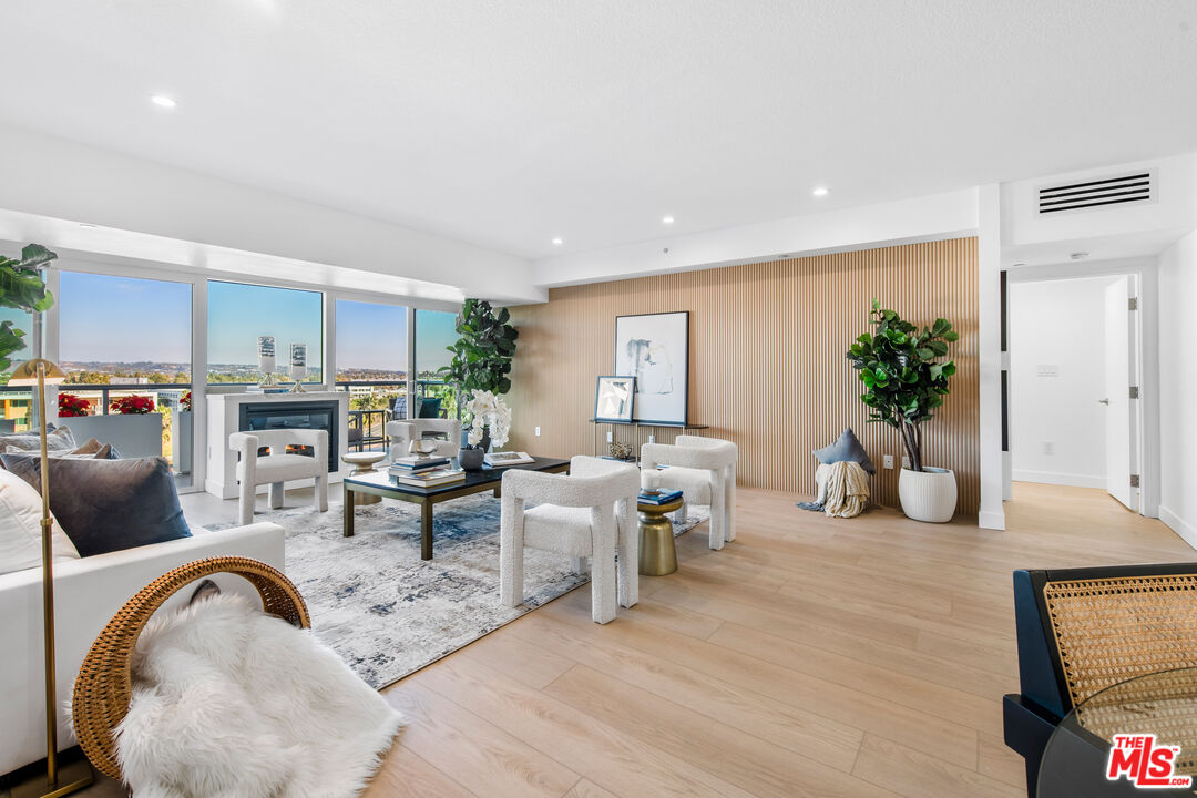 13600 Marina Pointe Dr Unit: 705