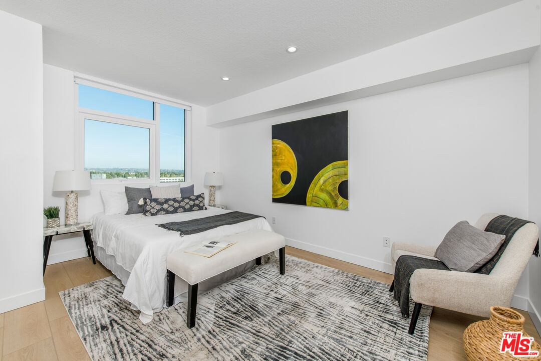 13600 Marina Pointe Dr Unit: 705