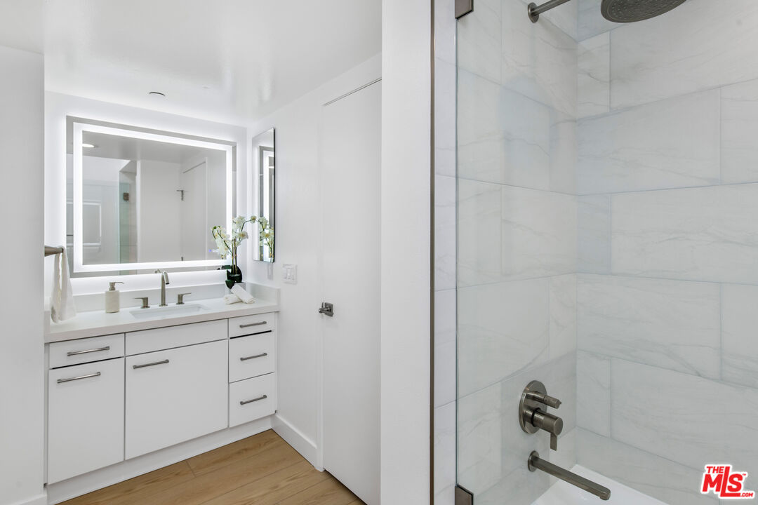 13600 Marina Pointe Dr Unit: 705