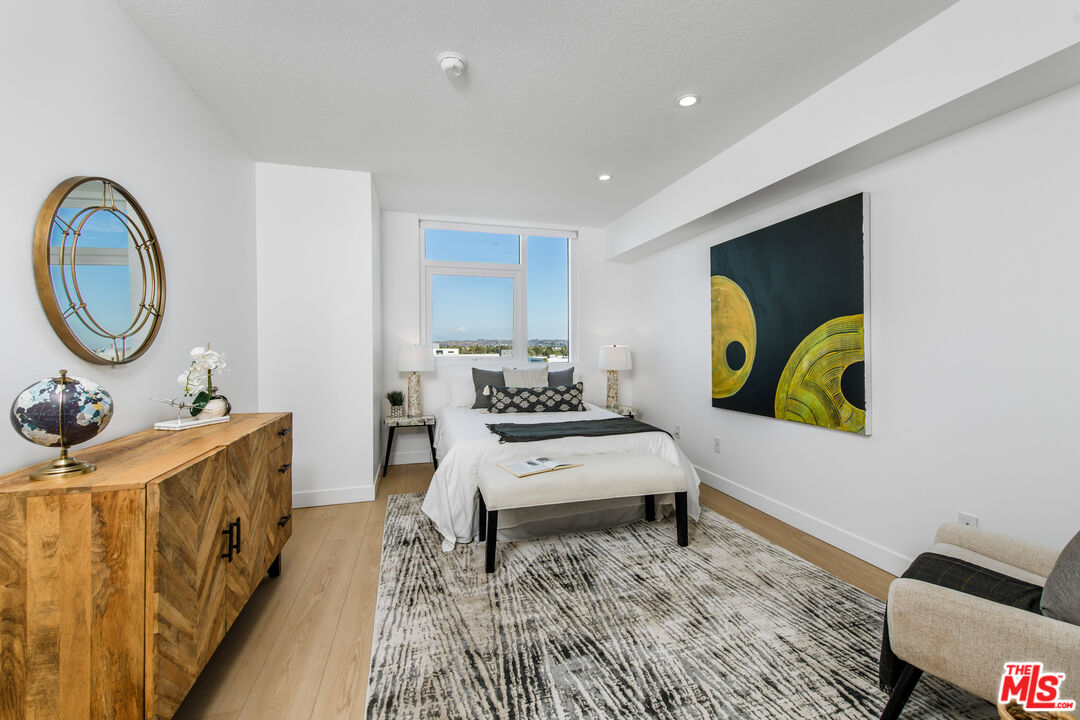 13600 Marina Pointe Dr Unit: 705