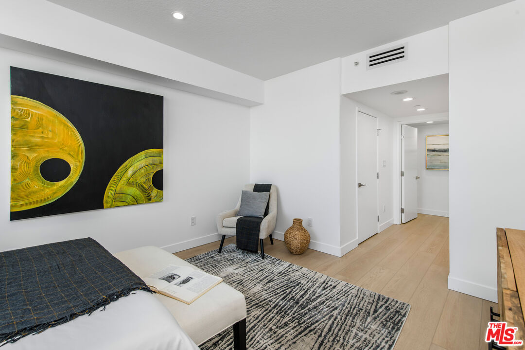 13600 Marina Pointe Dr Unit: 705