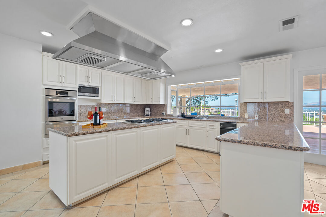 4159 Regal Oak Dr