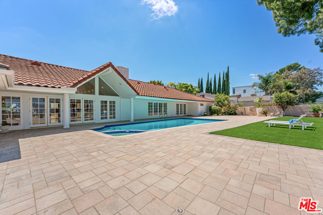 4159 Regal Oak Dr