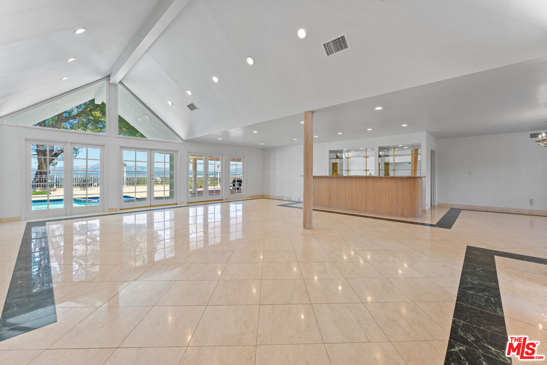 4159 Regal Oak Dr