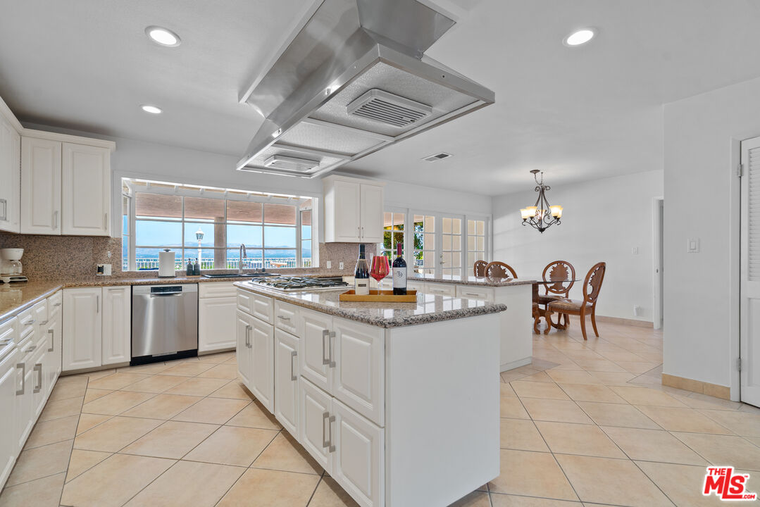 4159 Regal Oak Dr