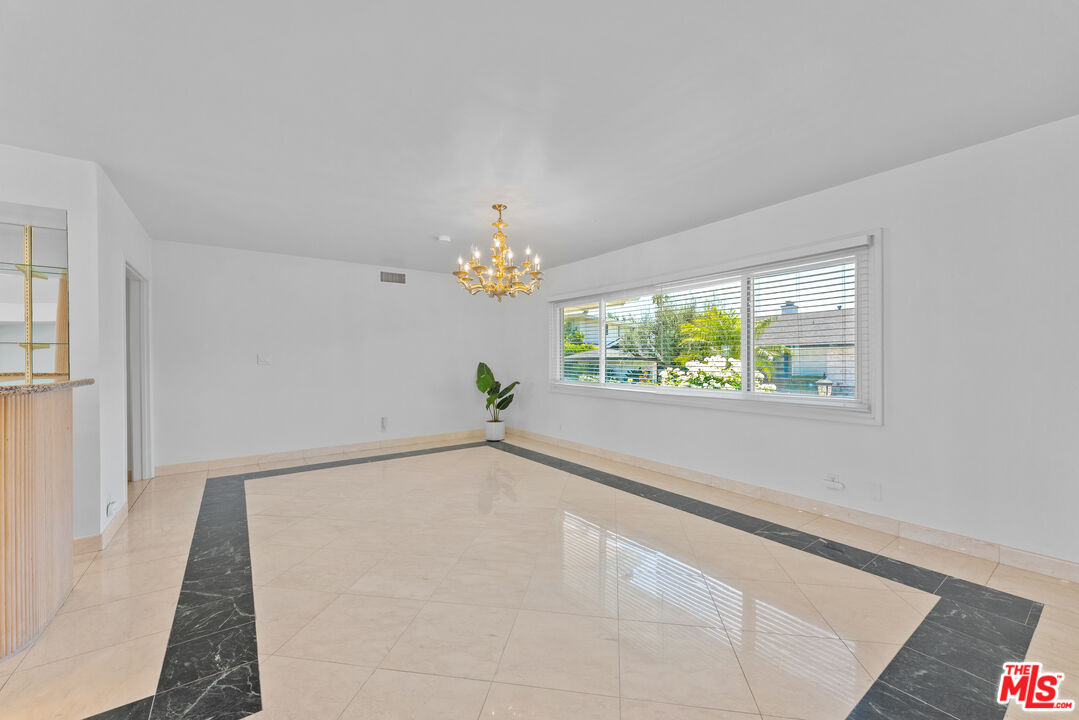 4159 Regal Oak Dr