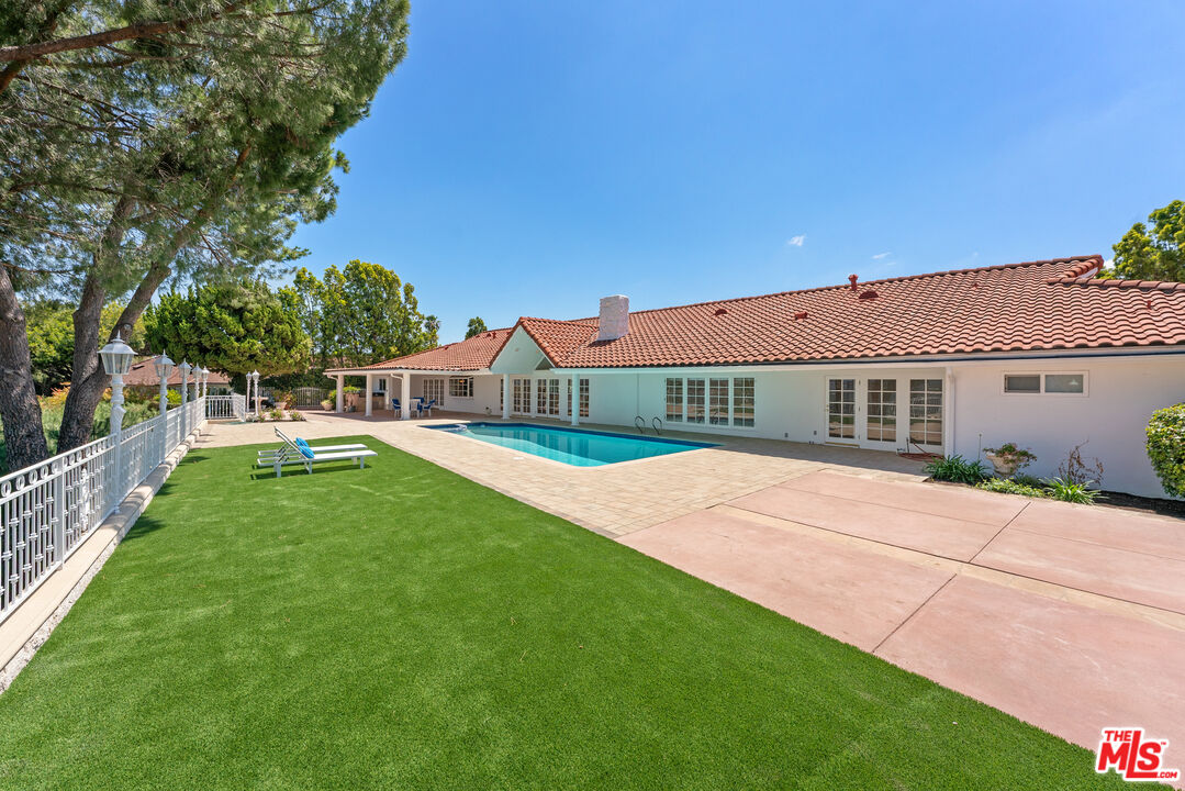 4159 Regal Oak Dr
