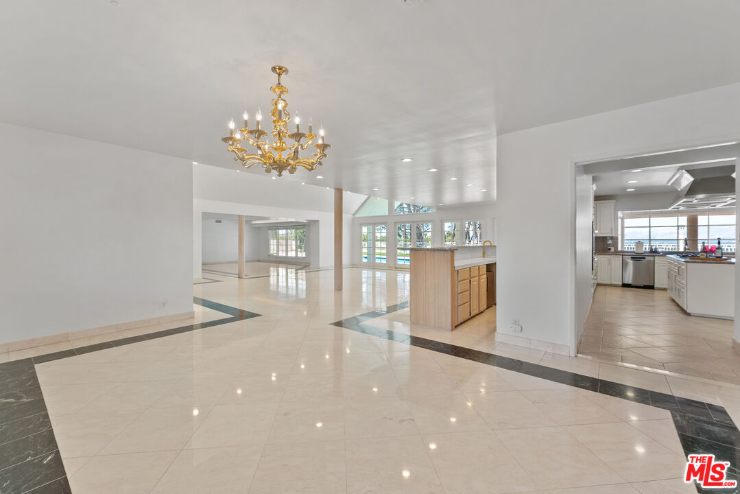 4159 Regal Oak Dr