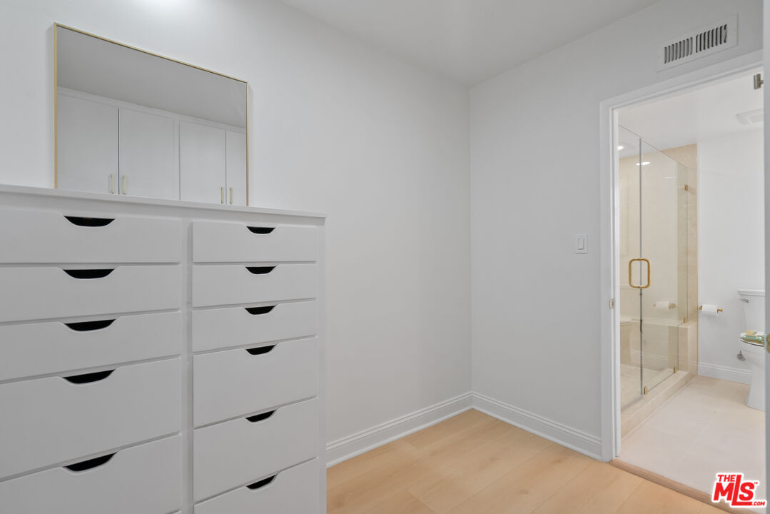 4159 Regal Oak Dr