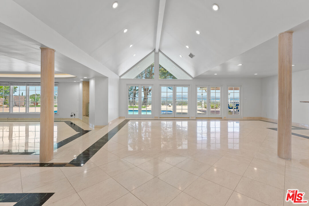 4159 Regal Oak Dr