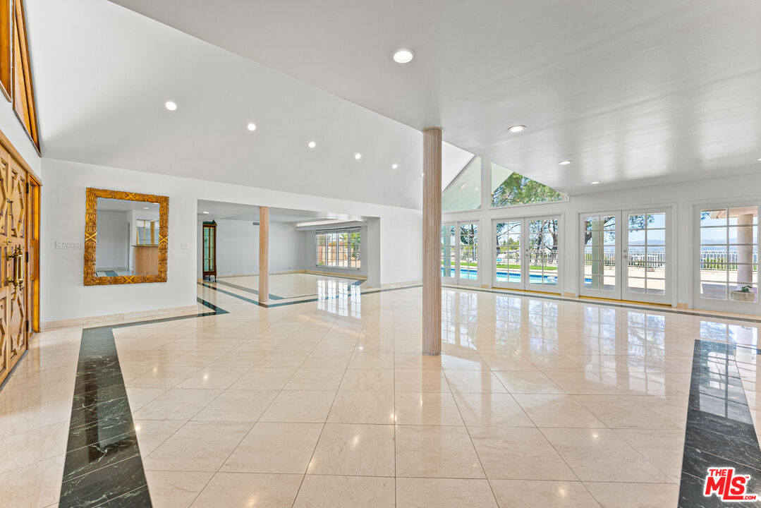 4159 Regal Oak Dr
