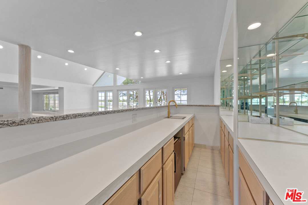 4159 Regal Oak Dr