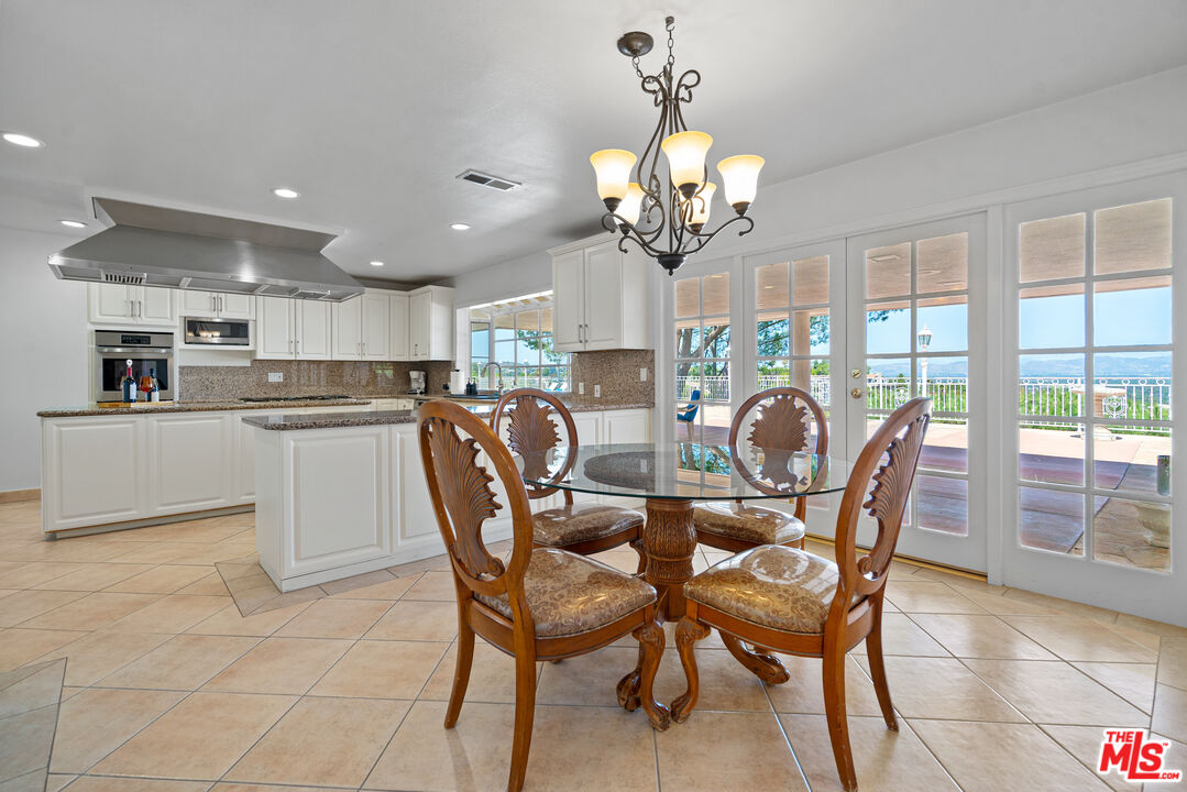 4159 Regal Oak Dr