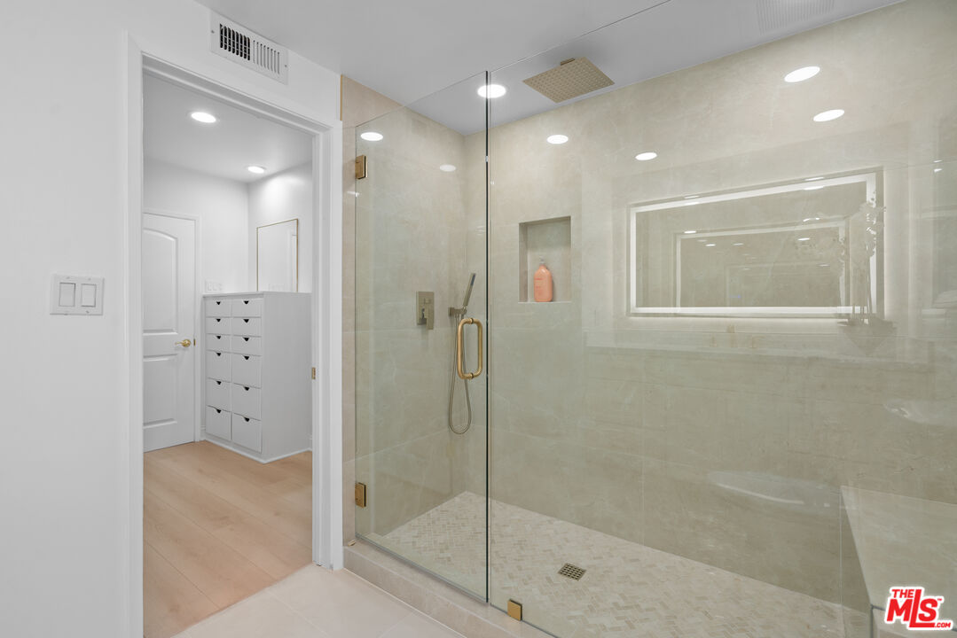 4159 Regal Oak Dr