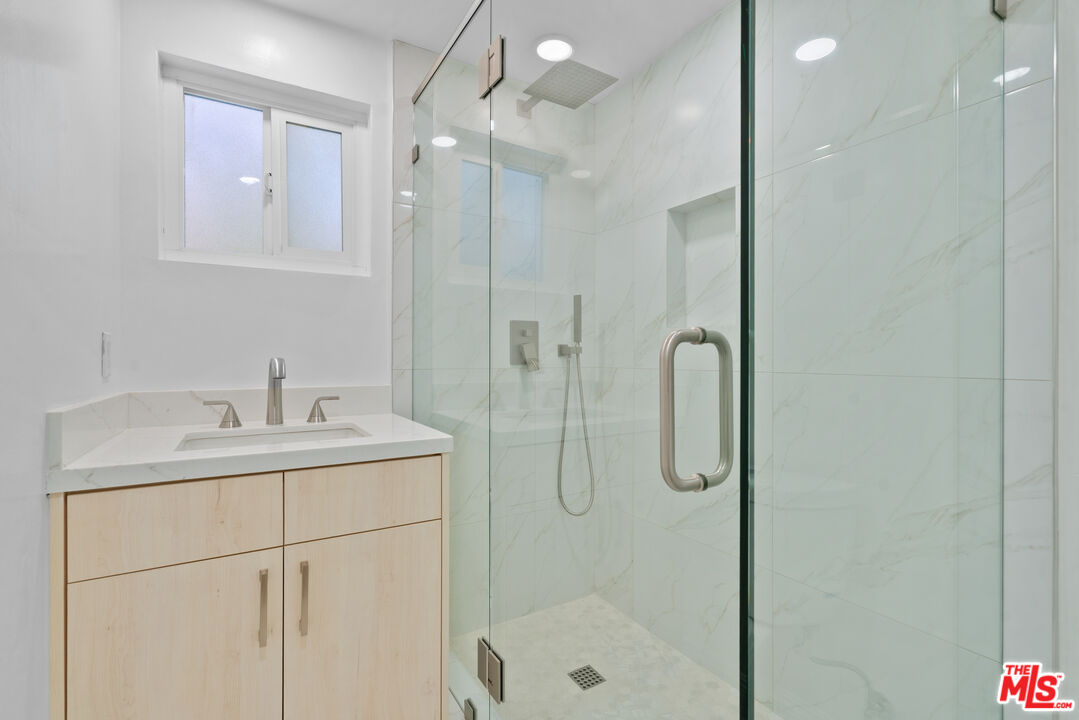 4159 Regal Oak Dr