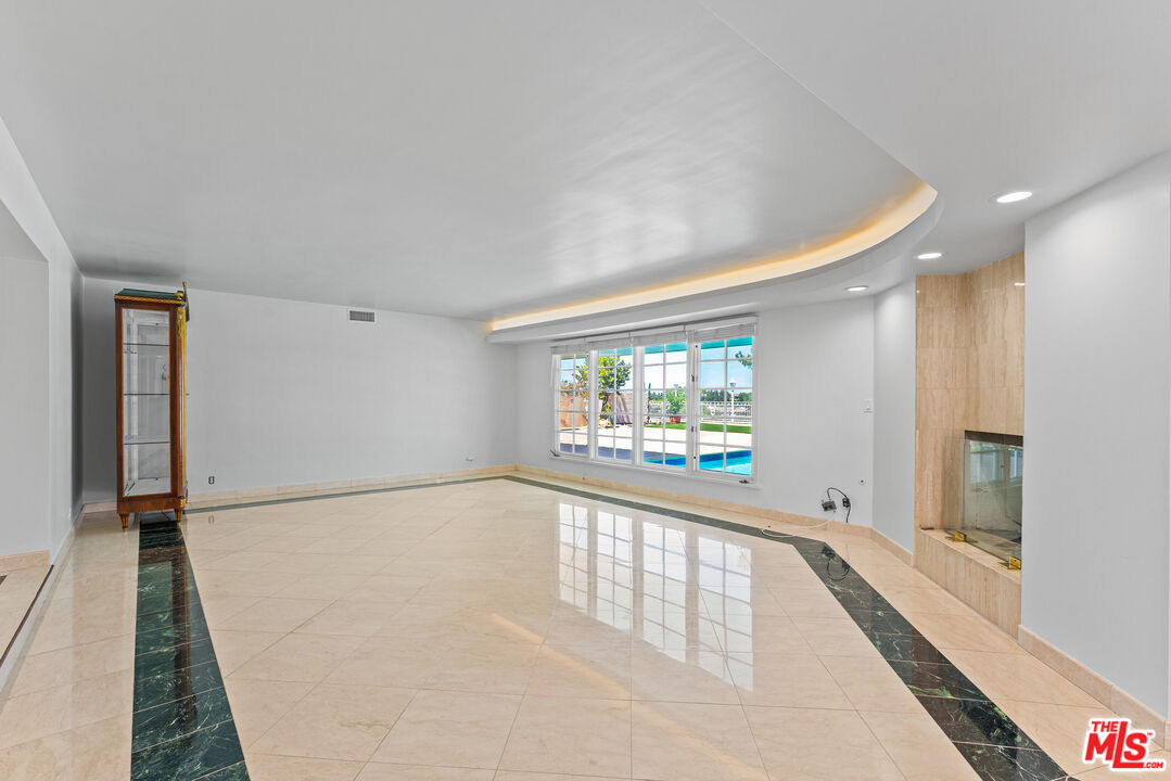 4159 Regal Oak Dr