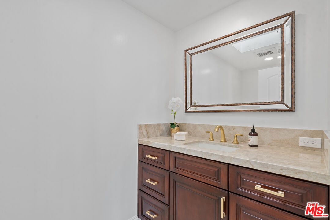 4159 Regal Oak Dr