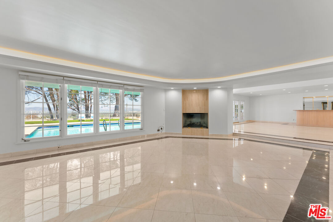 4159 Regal Oak Dr