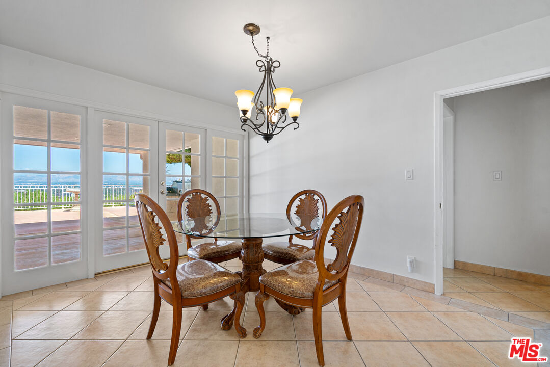4159 Regal Oak Dr