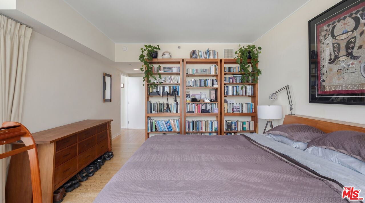 13650 Marina Pointe Dr Unit: 1207