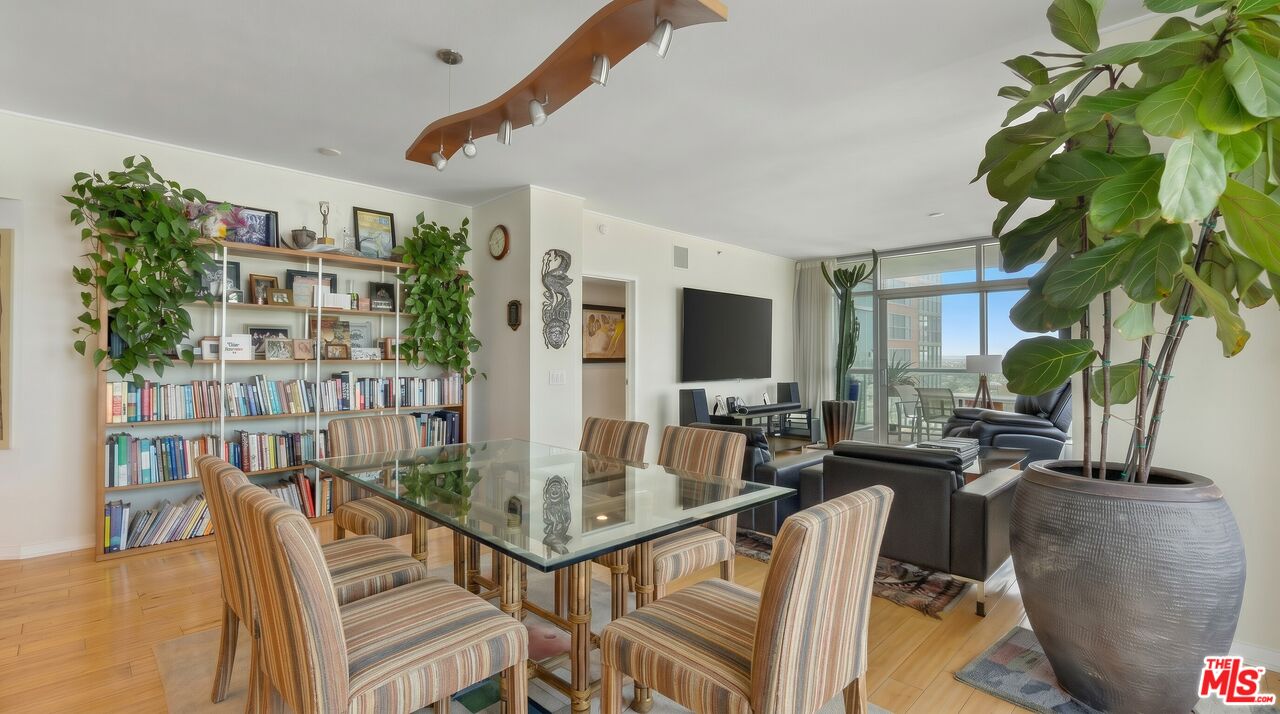 13650 Marina Pointe Dr Unit: 1207