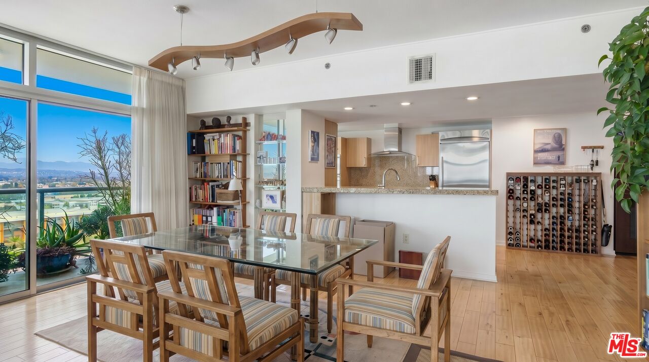 13650 Marina Pointe Dr Unit: 1207